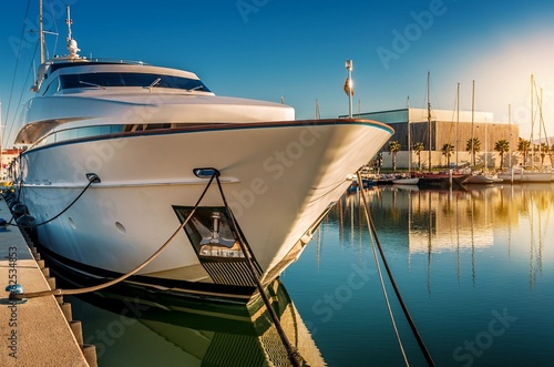 Yacht de luxe. © Laure F