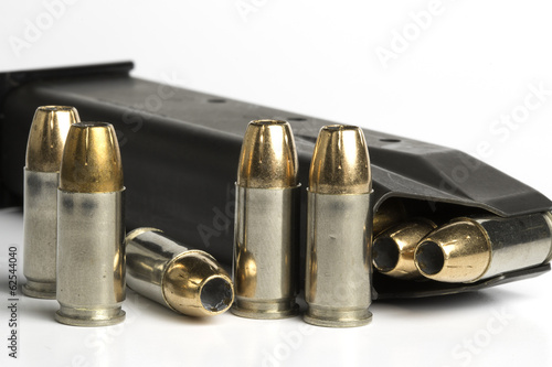 Slika na platnu 9 mm ammo