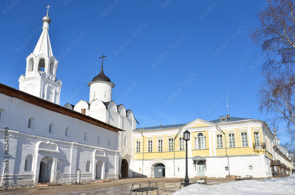 Спасо-Прилуцкий монастырь в Вологде ранней весной