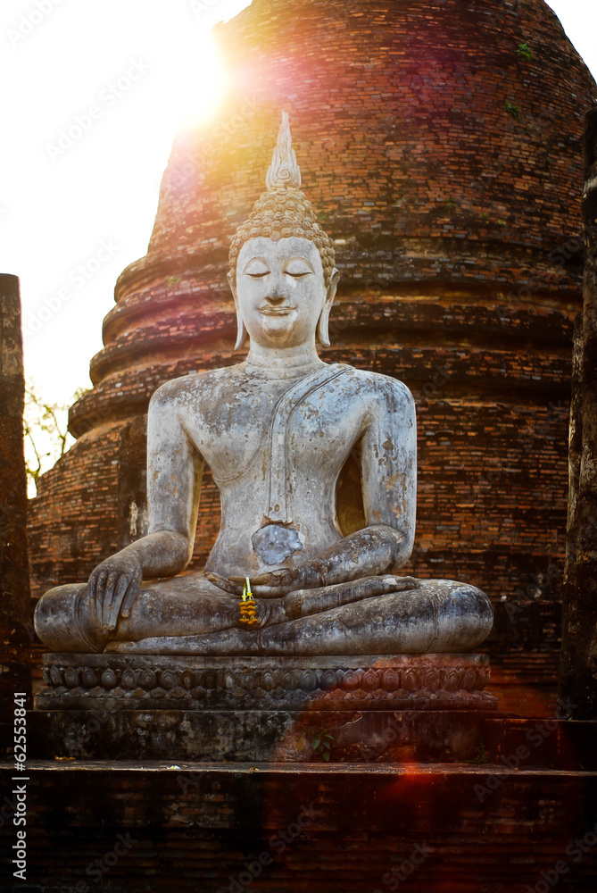 Fototapeta premium thailand landmark. Ancient buddha statue. Sukhothai Historical P