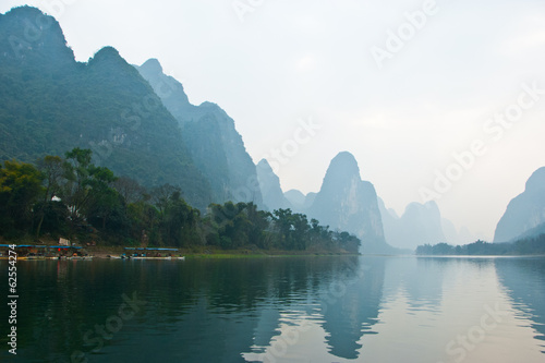 Krajobraz Li rzeka w zimie, Guilin, Chiny