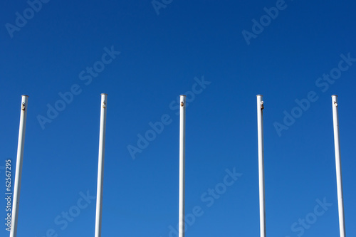 Fotografía empty white flag poles