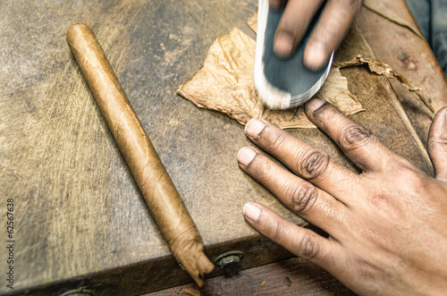 Real production of an handmade Cigar - Little Havana photo