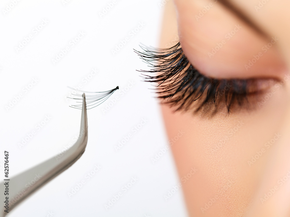 Fototapeta premium Kobiety oko z pięknym makeup i długimi rzęsami. Tusz do rzęs