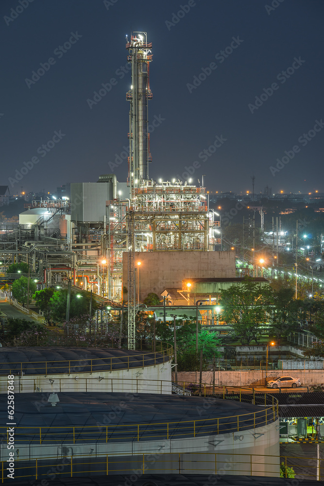 Fototapeta premium Oil and gas industry - refinery at twilight - factory - petroche
