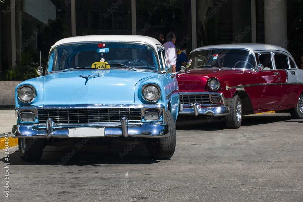 chevrolet en estacionamento