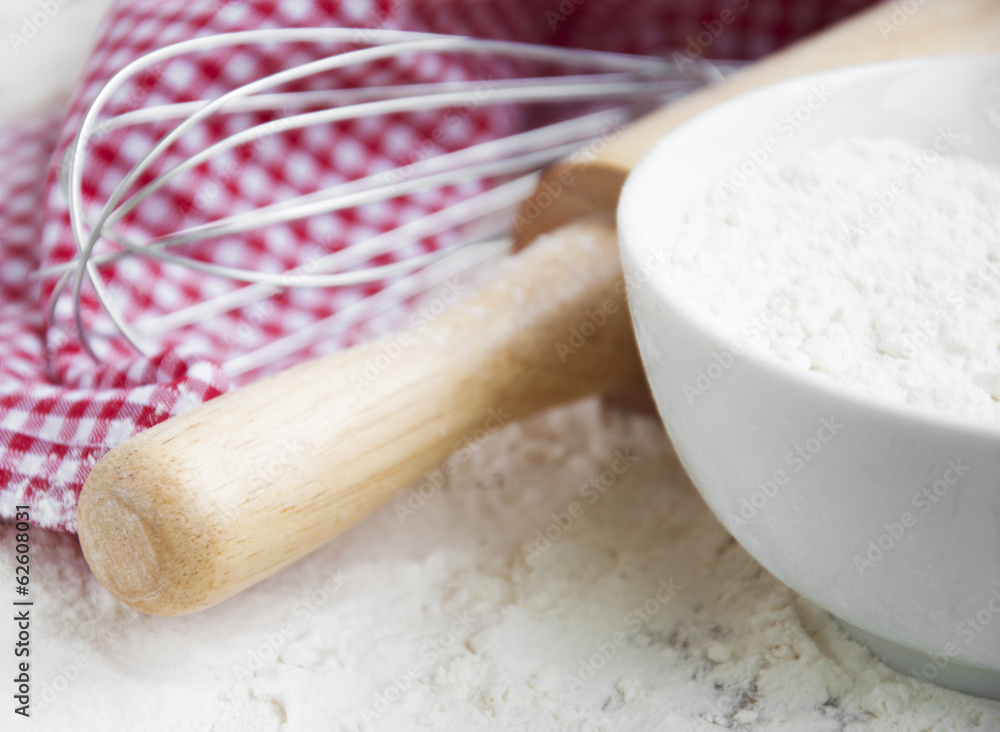 Flour and rolling pin Flour and rolling pin