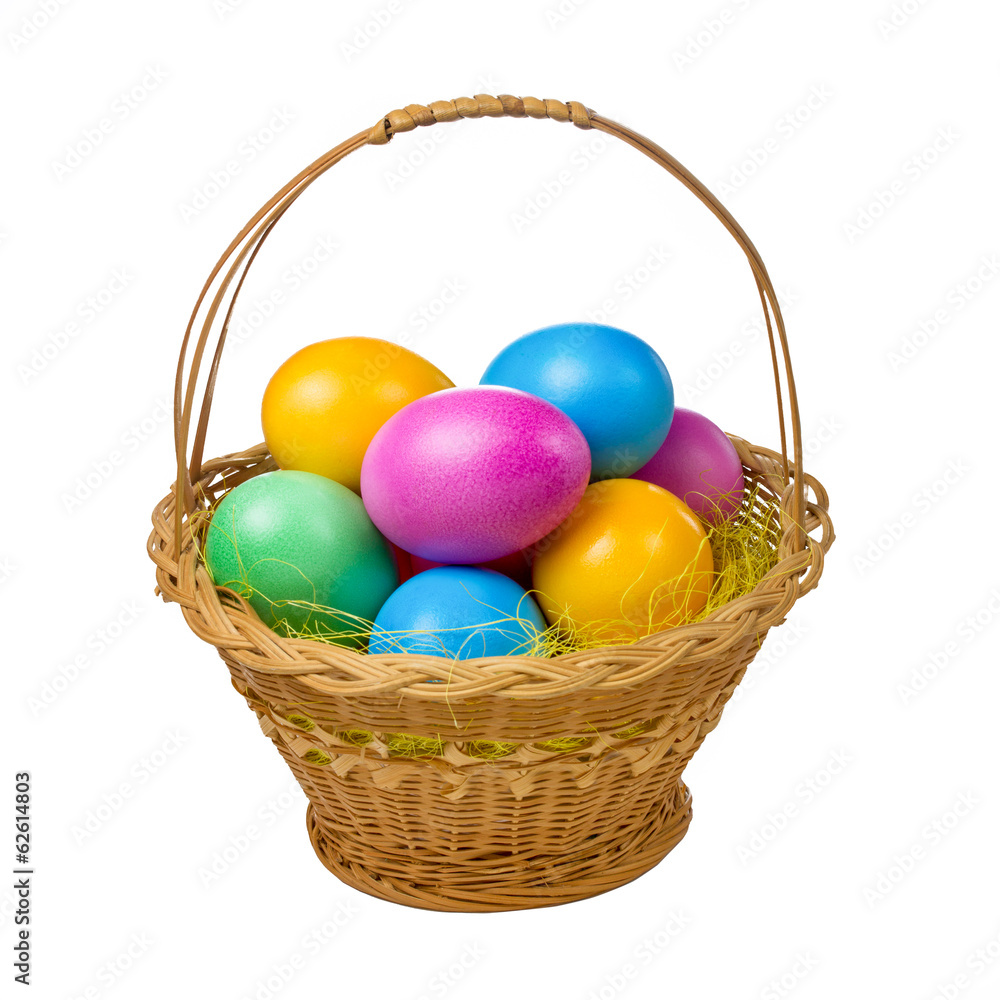 Osterkorb mit bunten Ostereiern Osterkorb mit bunten Ostereiern