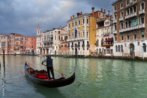 Gondolier in Venice. © rudi1976