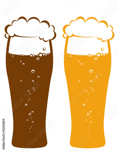 light and dark beer glasses