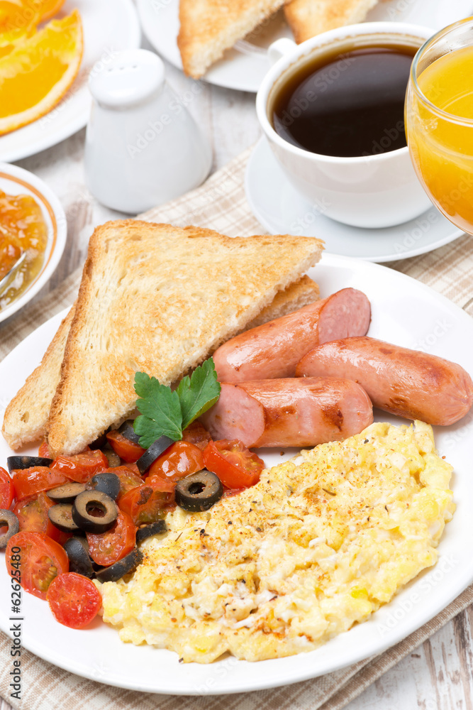 scramble eggs with tomatoes, grilled sausages and toast