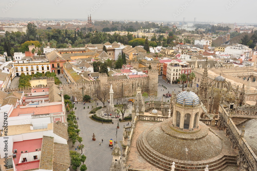 セビージャ大聖堂　Cathedral, Alcázar and Archivo de Indias in Seville