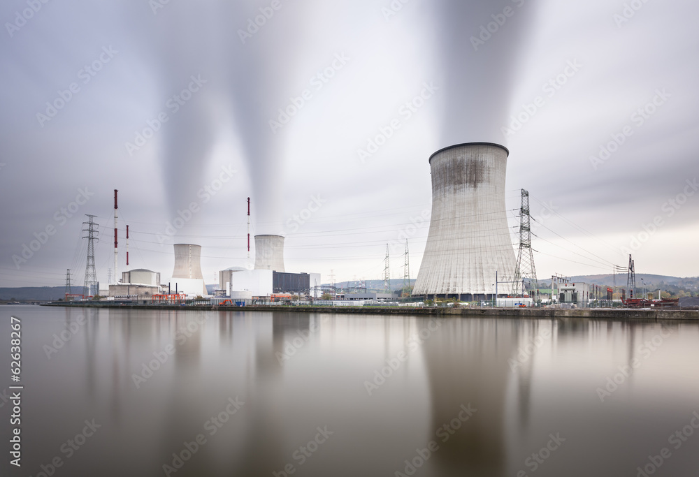 Obraz premium Nuclear Power Station Long Exposure