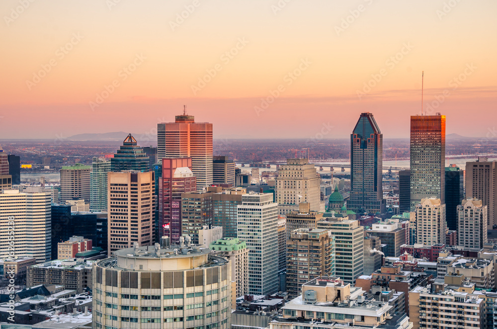 Stunning Sunset over Downtown Montreal in Winter - obrazy, fototapety, plakaty 