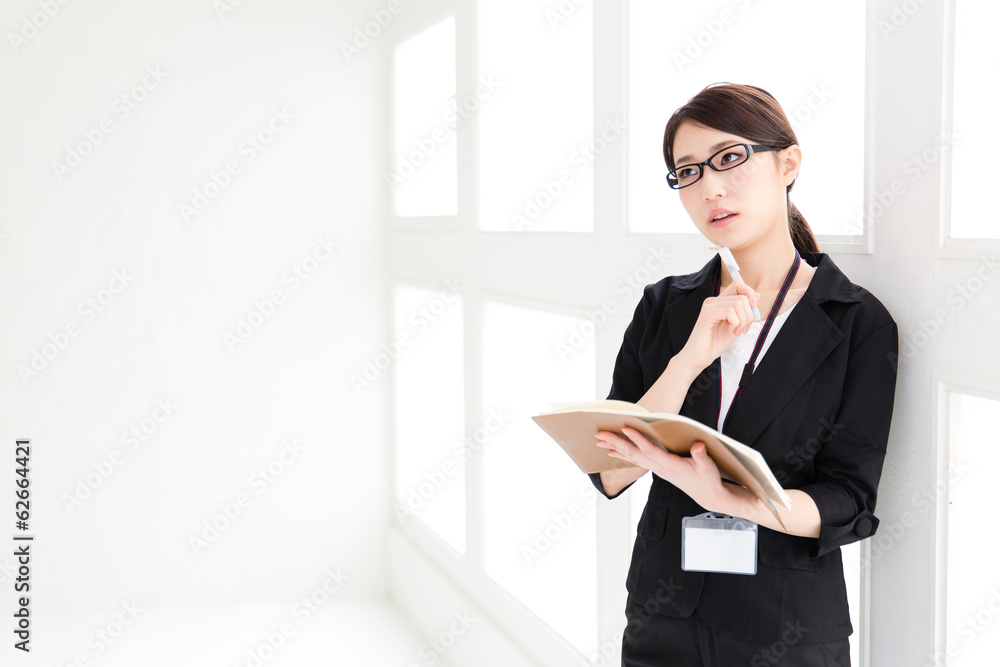 asian businesswoman working in the office asian businesswoman working in the office