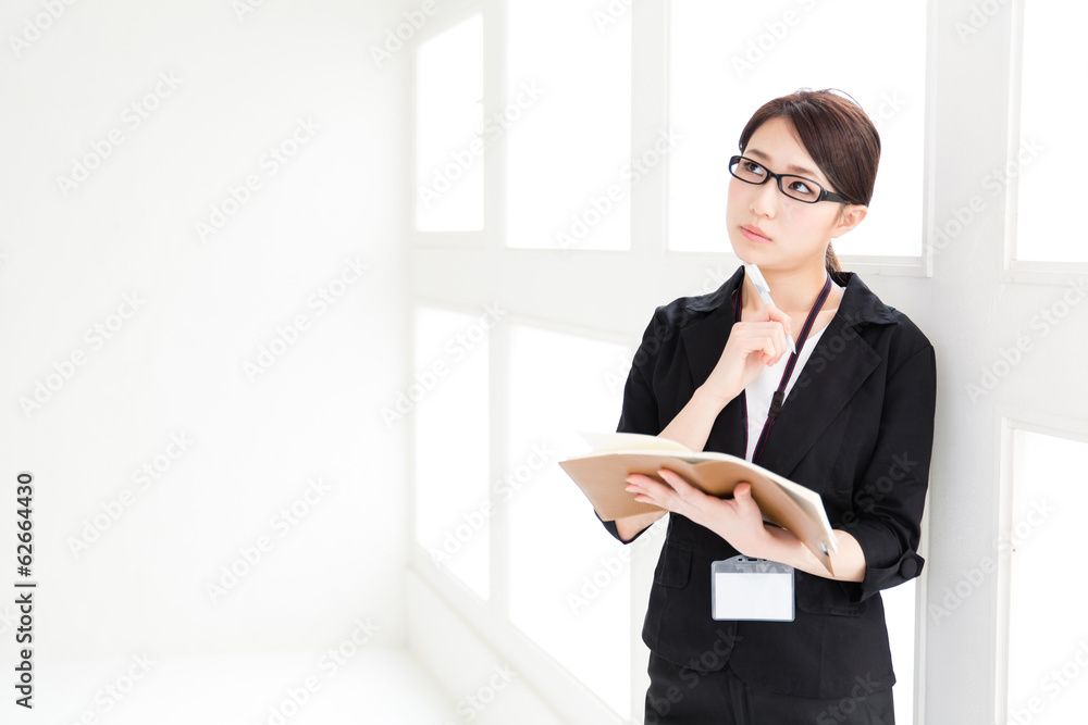 asian businesswoman working in the office asian businesswoman working in the office