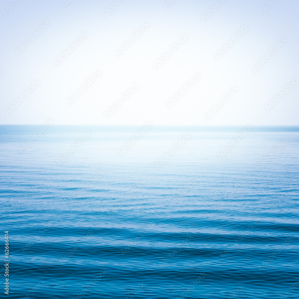 Fototapeta premium Blue sea with waves and clear blue sky
