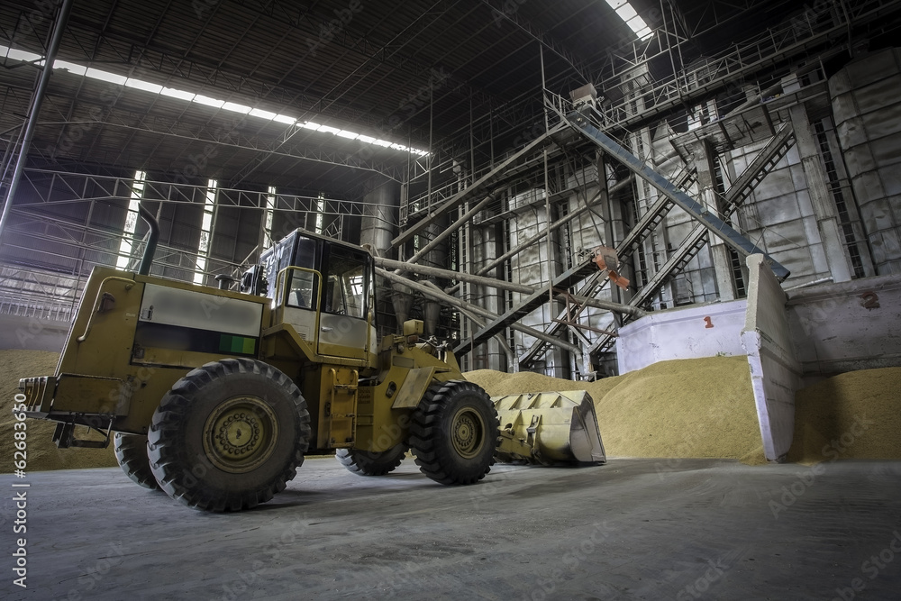 Truck with Ricemill process production line Truck with Ricemill process production line