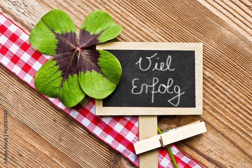Holzhintergrund Mit Tafel Und Kleeblatt Viel Erfolg Stock Foto Adobe holzhintergrund-mit-tafel-und-kleeblatt-viel-erfolg-stock-foto-adobe