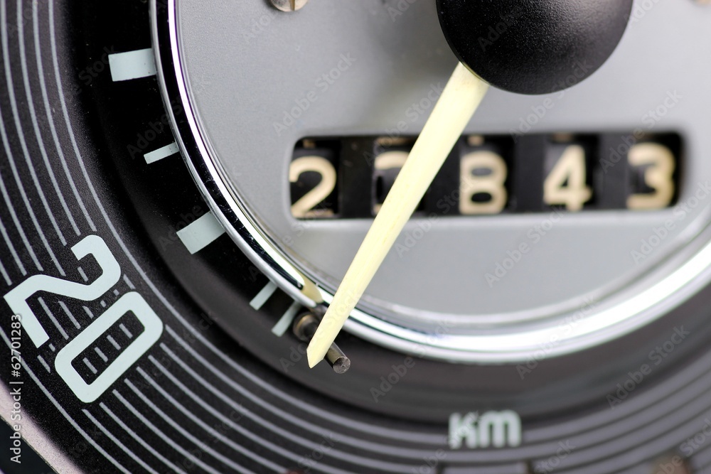 Naklejka premium Tacho eines Oldtimers