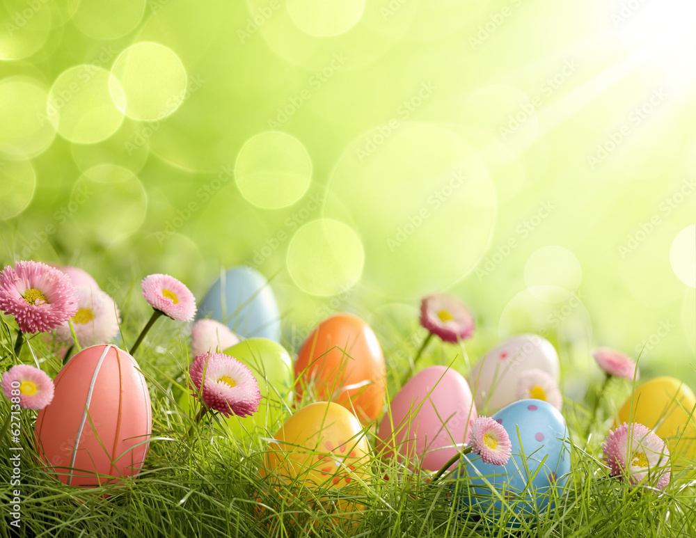 Easter eggs in grass - obrazy, fototapety, plakaty 