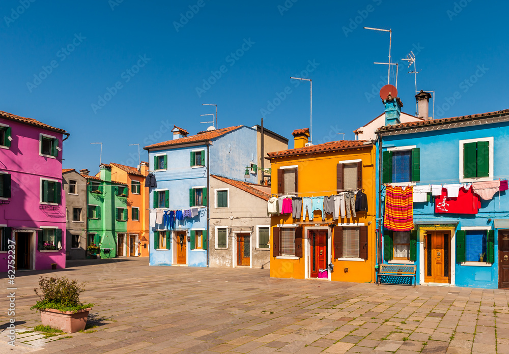 Placette colorée sur l'Ile de Burano à Venise