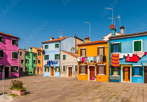 Placette colorée sur l'Ile de Burano à Venise