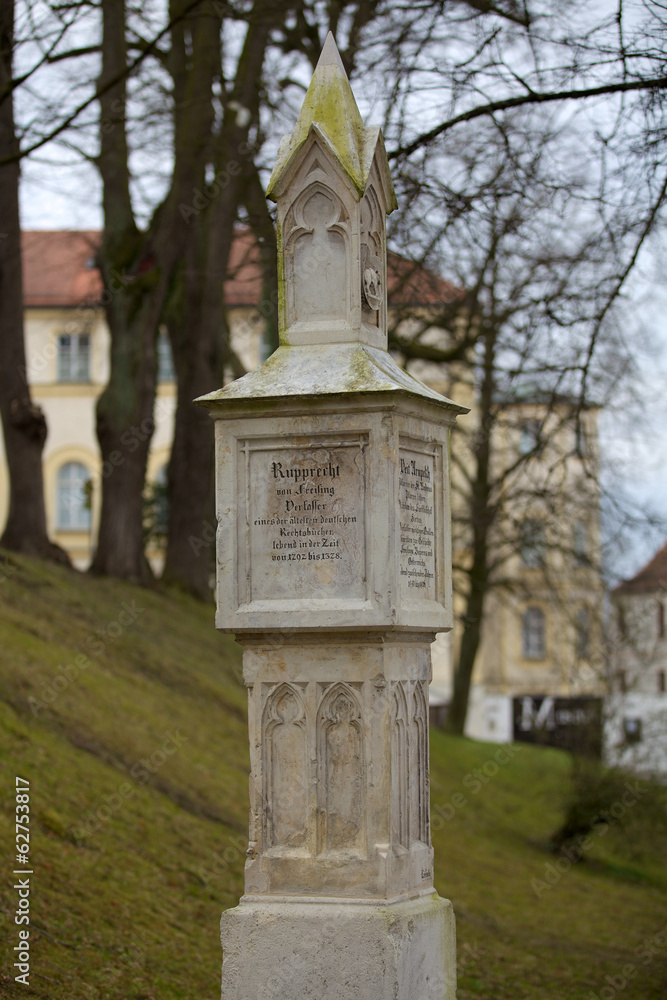 Obraz premium Freising - Denkmal in Form einer gotischen Fiale