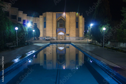 Pool and a building in center of Isfahan © Matyas Rehak