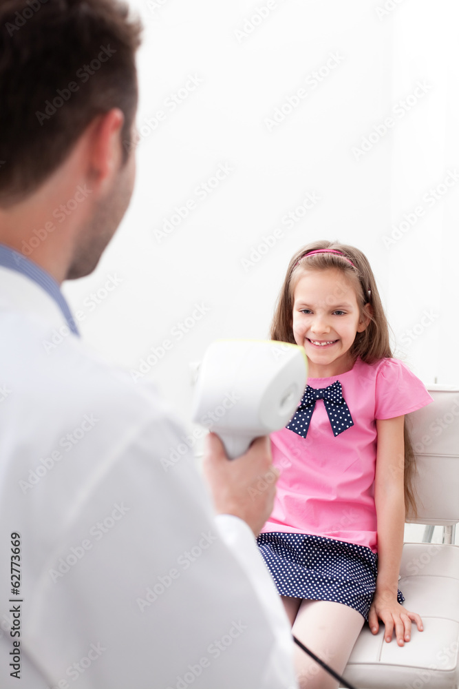 Fototapeta premium Eye exam for children