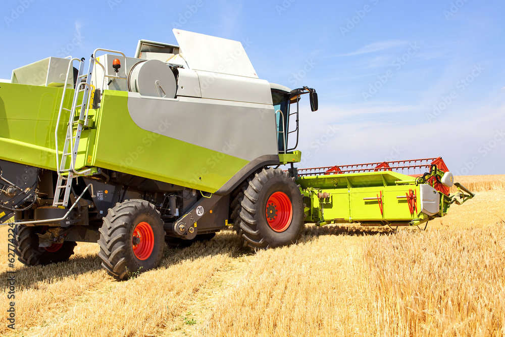 Machine with the grain harvest Machine with the grain harvest