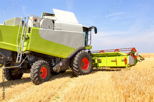 Machine with the grain harvest