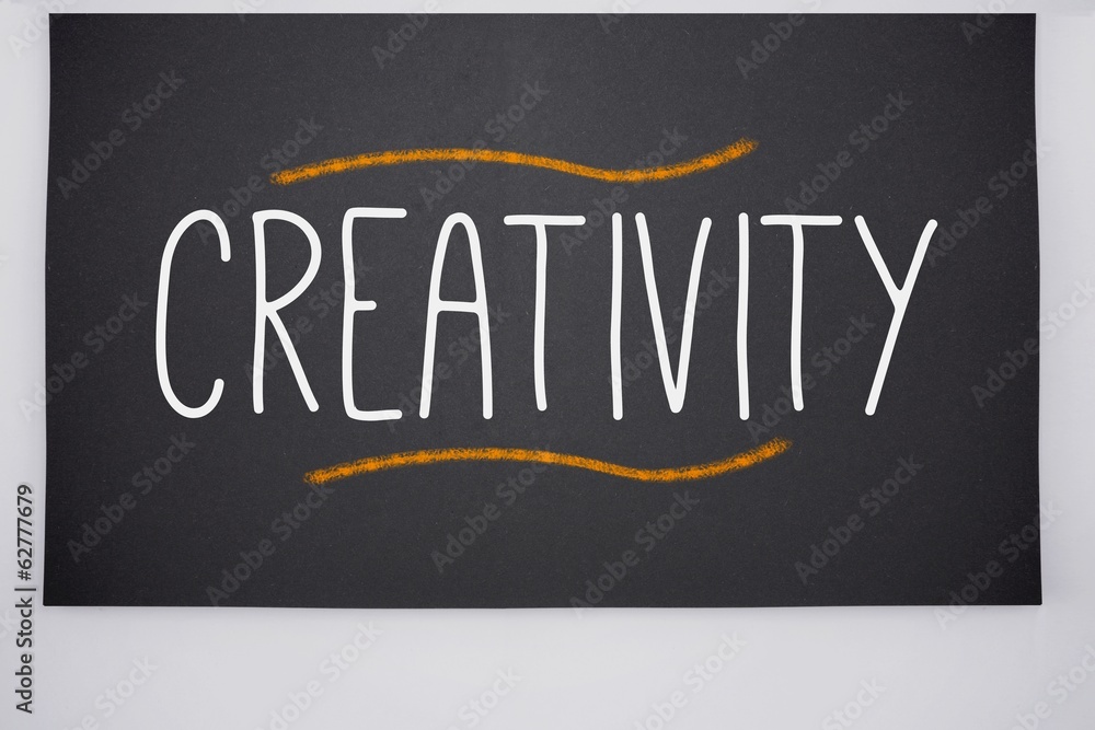 Obraz premium Creativity written on big blackboard