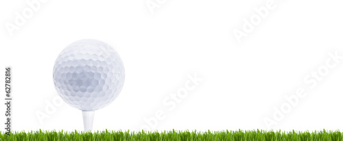 Golfball auf Rasen