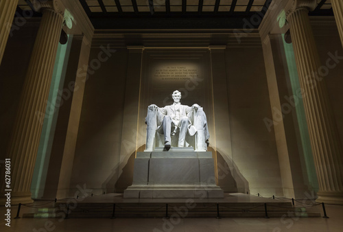 Denkmal von Abraham Lincoln bei Nacht, Washington D.C.