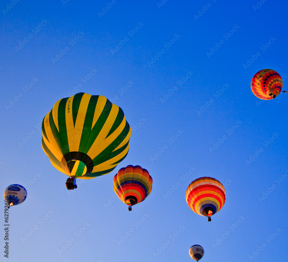 Fototapeta premium Colorful balloons on the sky