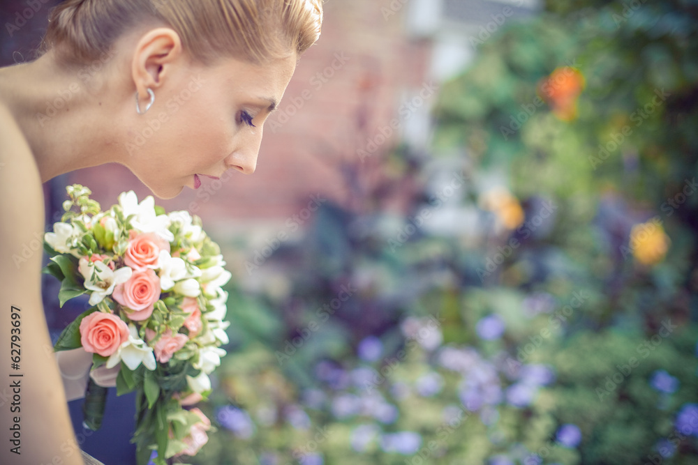Fototapeta premium Beautiful bride with flowers