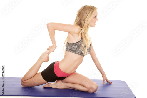 Fototapeta Naklejka Na Ścianę i Meble -  woman fitness pink black shorts stretching leg side
