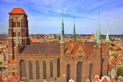 Вид с высоты на католический храм в Гданьске