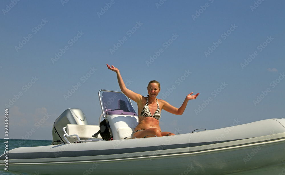 Naklejka premium Woman on the boat.