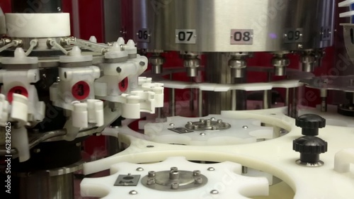 Фрагмент упаковочного механизма в действии