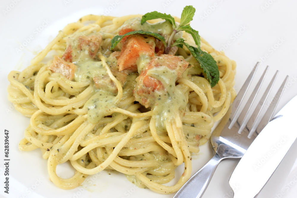 Spaghetti and salmon in pesto sauce