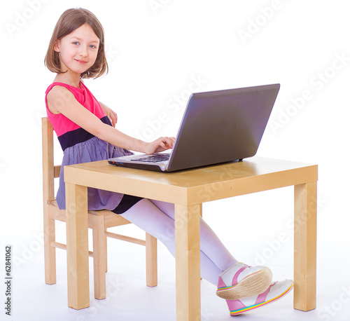  girl sitting at a laptop.