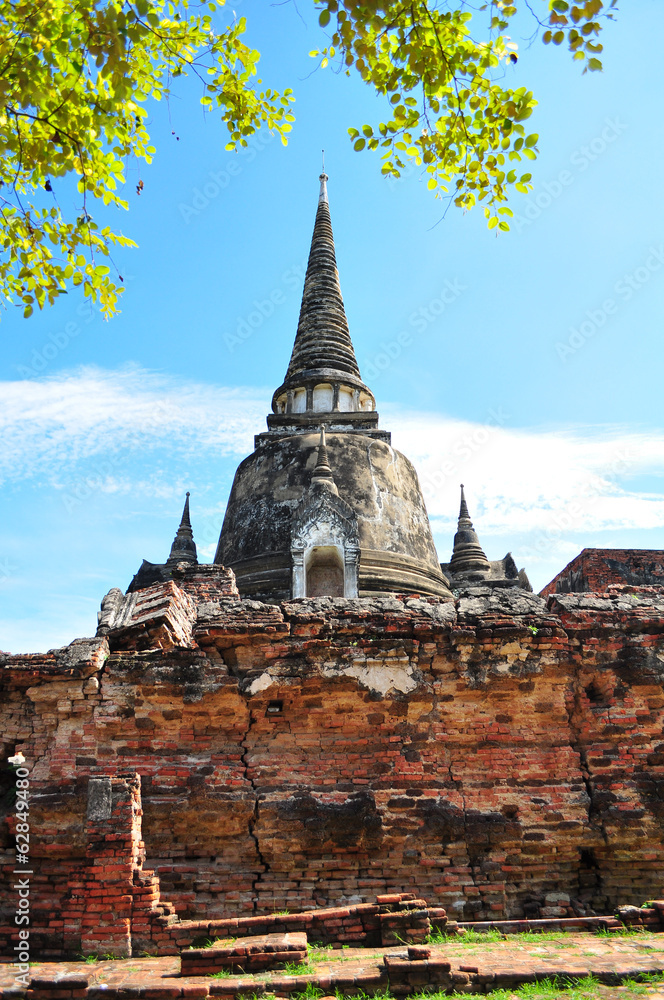 Fototapeta premium Ancient Ruin Pagoda in Ayutthaya Province, Thailand