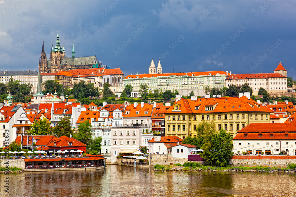 Obraz premium Czech republic, Prague, look on Gradchana and the Vltava River
