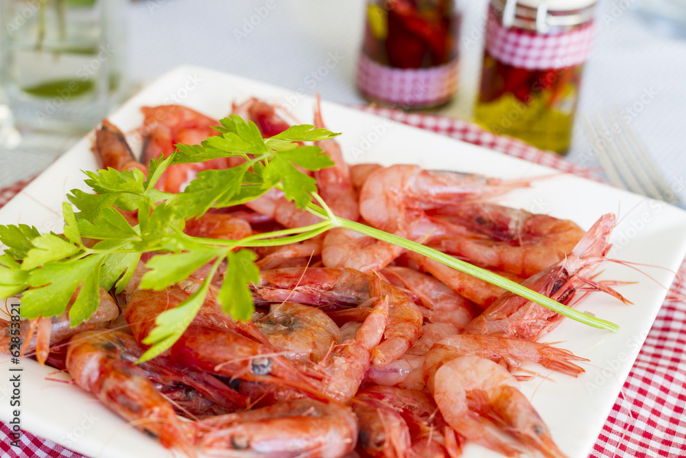 Red prawns with parsley