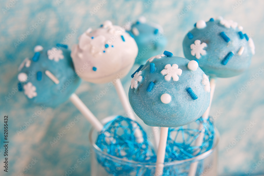 Fototapeta premium Wedding cake pops in white and soft blue.