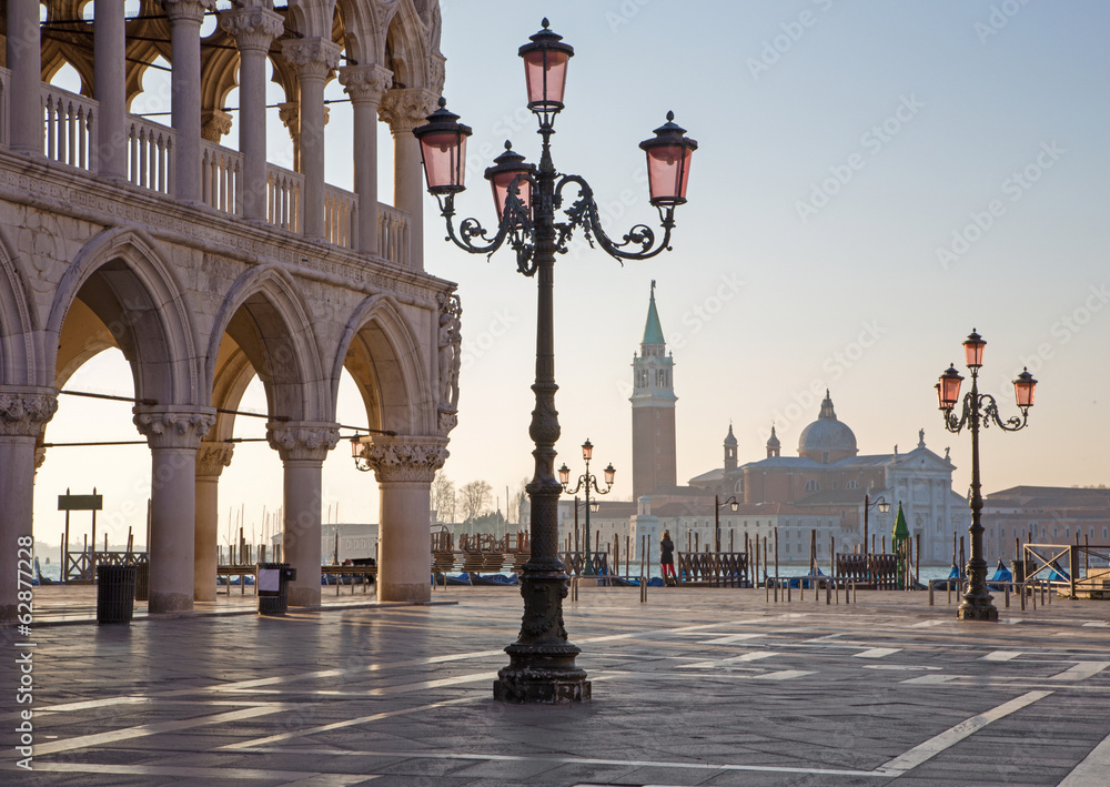 Venice - Doge palace and Saint Mark square in morning - obrazy, fototapety, plakaty 
