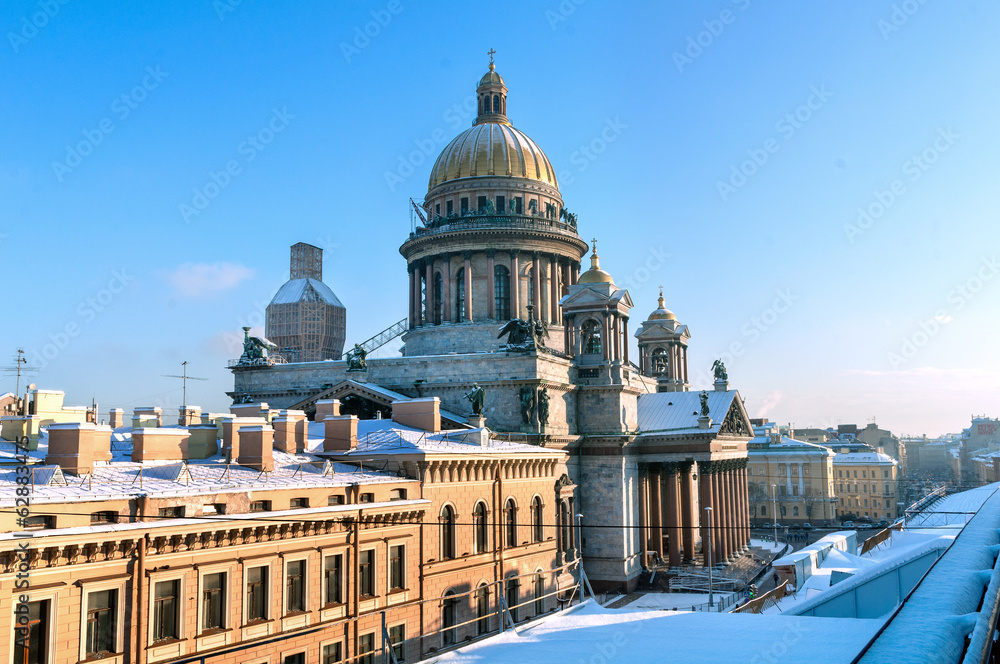 Obraz premium St. Isaak cathedral in winter. St.Petersburg, Russia
