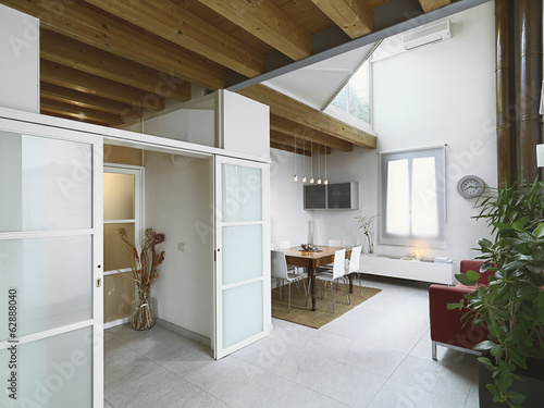 Wallpaper Mural moderna sala da pranzo con soffitto di legno Torontodigital.ca